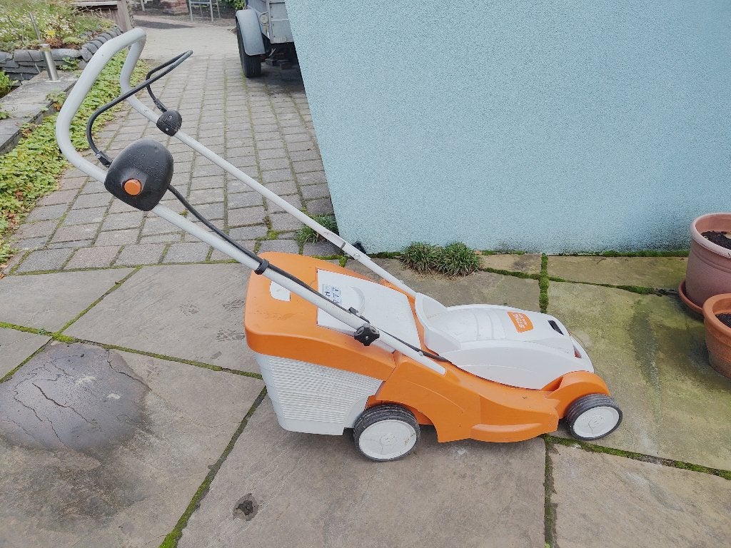 Stihl RMA 339 accu grasmaaimachine, Ophalen, Cirkelmaaier, Stihl, Gebruikt