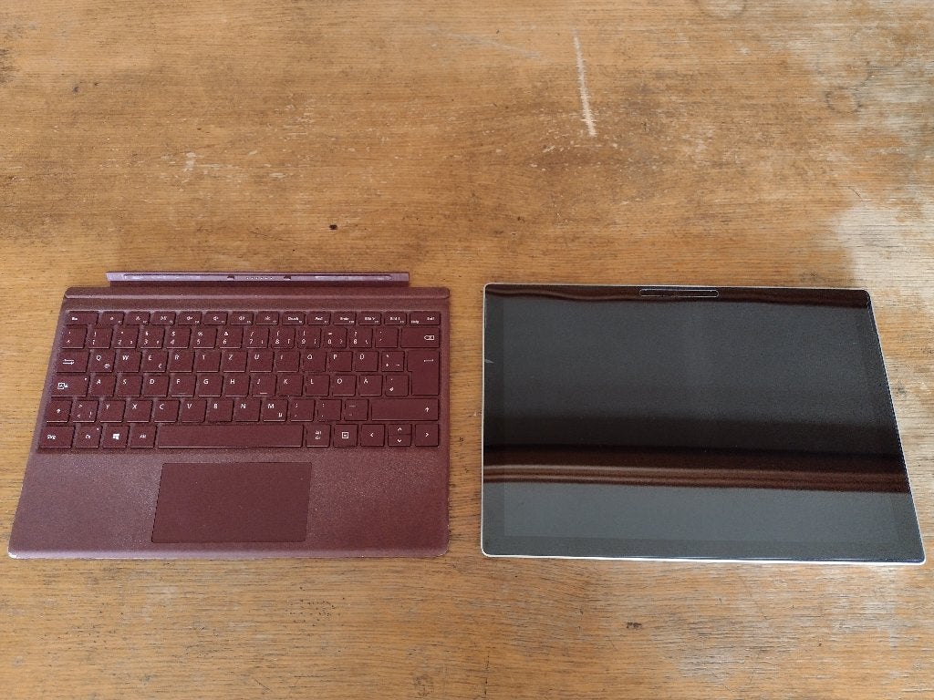 Foto 2 van Microsoft Surface Pro 5+QWERTZ (German) Keyboard