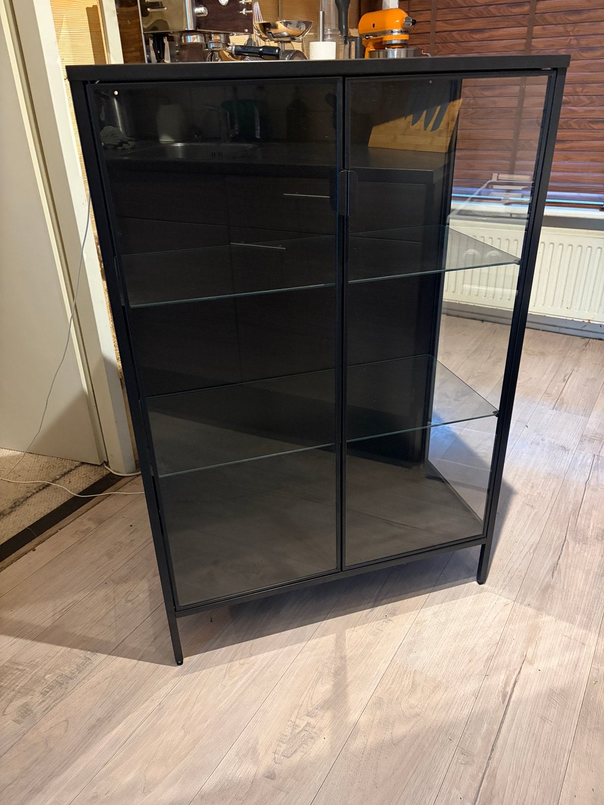 IKEA RUDSTA Vitrinekast Zwart Glazen Planken met verlichting, Zo goed als nieuw, Metaal, 150 tot 200 cm, 25 tot 50 cm