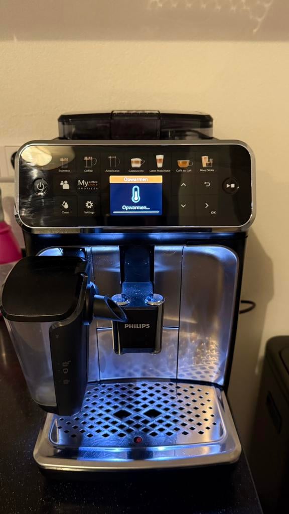 Philips LatteGo 5400 Volautomatische Espressomachine, Witgoed en Apparatuur, Koffiezetapparaten, Ophalen, Afneembaar waterreservoir