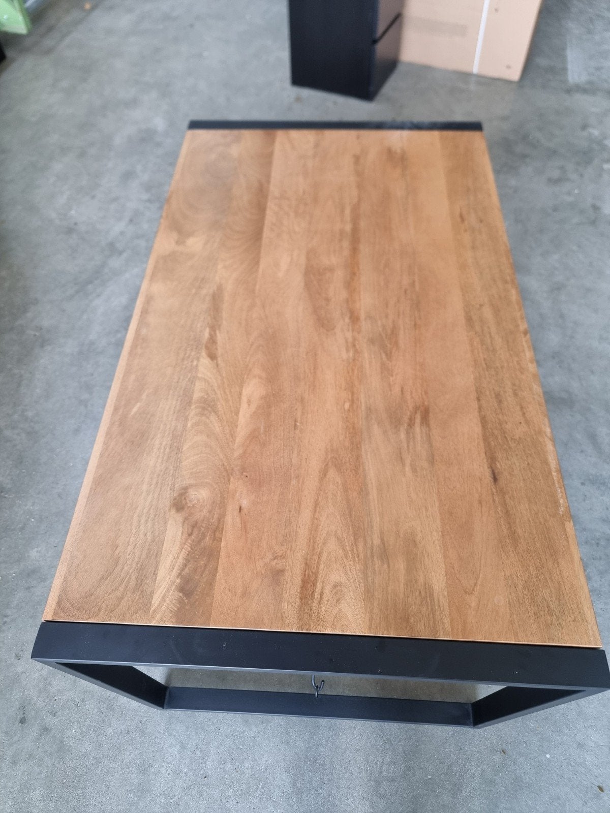 Robuuste eettafel met metalen onderstel, Huis en Inrichting, Tafels | Eettafels, Gebruikt, 100 tot 150 cm, 50 tot 100 cm, Vier personen