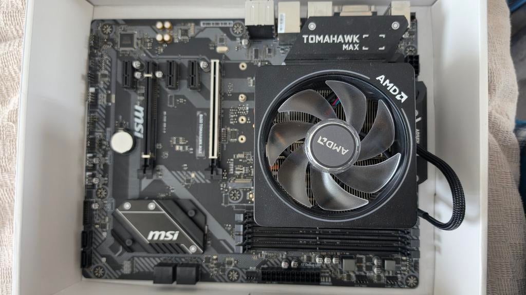 AMD Ryzen 7 3700X & MSI B450 Tomahawk Max met Wraith Prism, Computers en Software, Moederborden, Gebruikt, DDR4, AM4, Ophalen of Verzenden