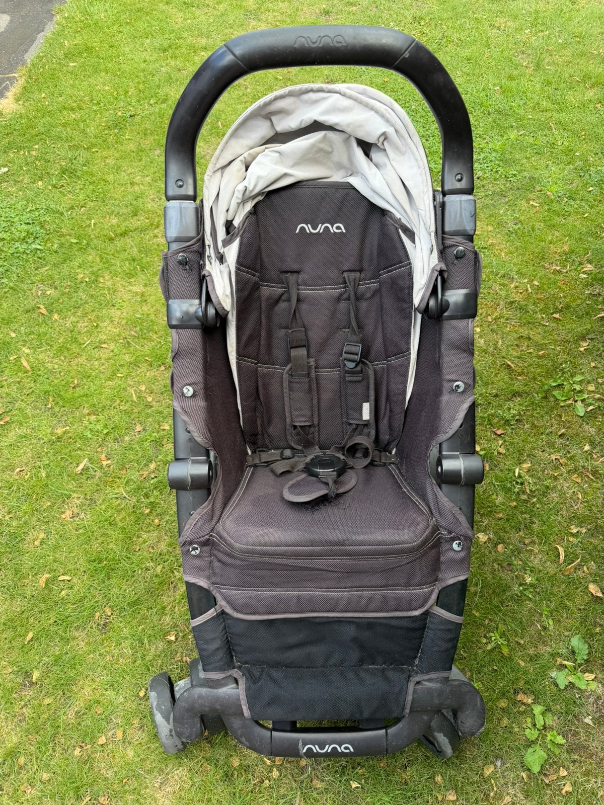 Nuna buggy MET ligstand en verstelbare duwstang, Ophalen of Verzenden, Zo goed als nieuw