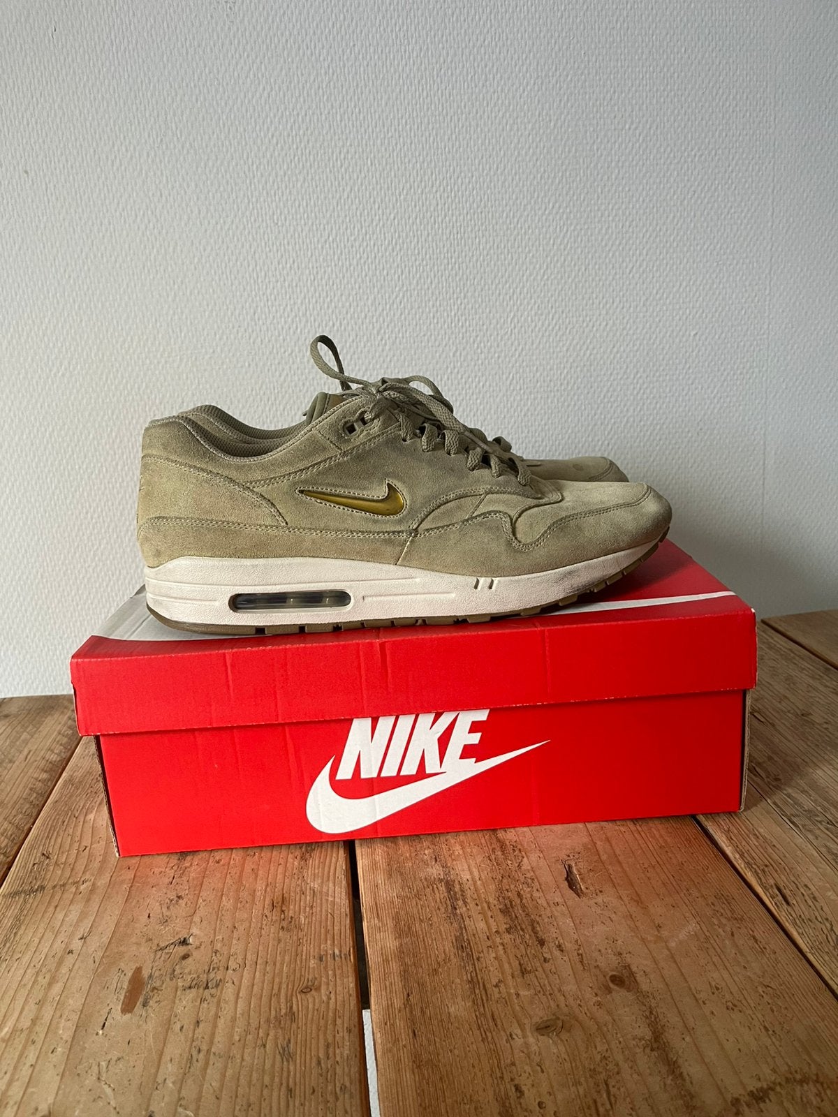 Nike Air Max 1 Jewel olive groen prima staat maat47, Overige kleuren, Ophalen of Verzenden, Sneakers of Gympen, Zo goed als nieuw