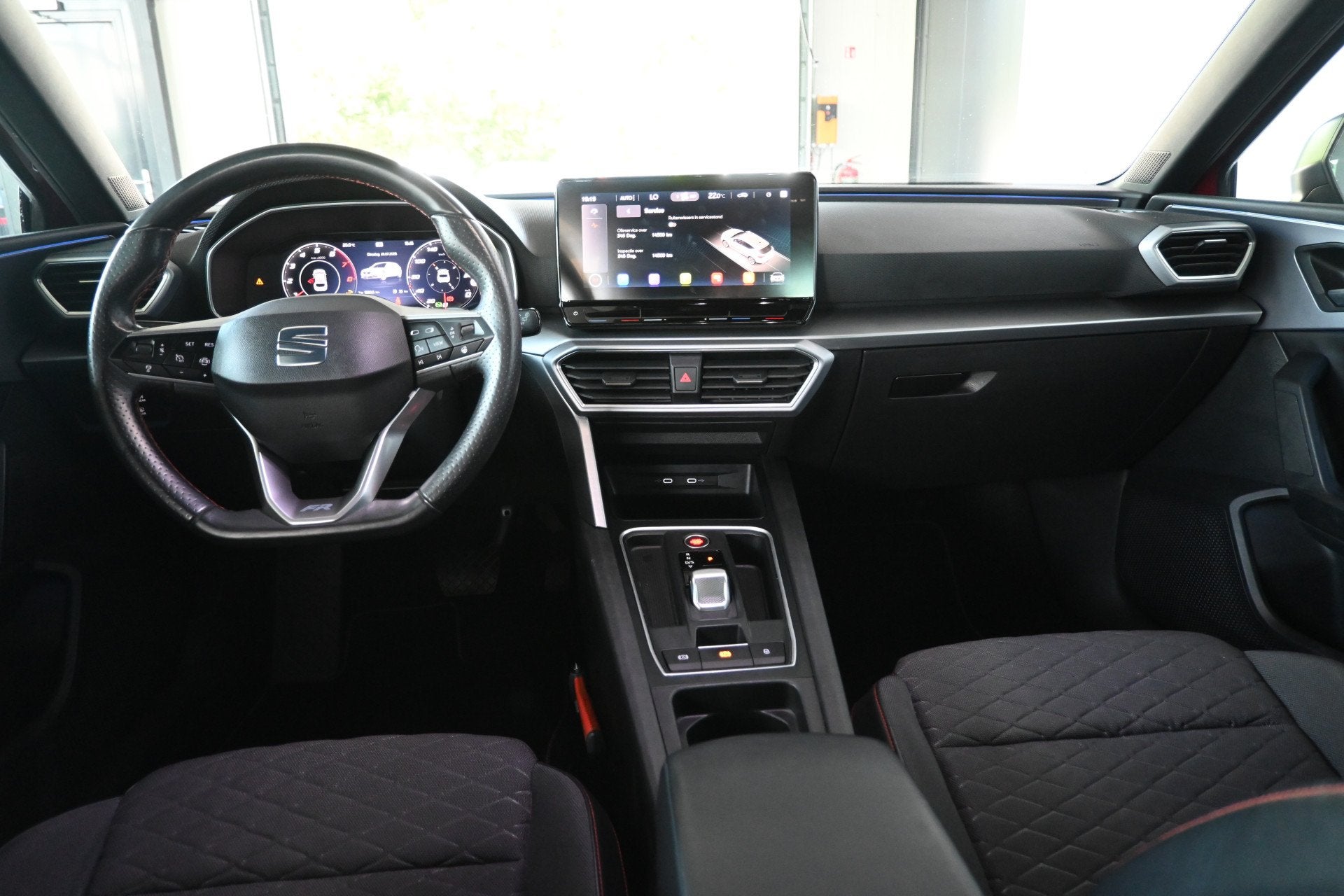 SEAT Leon 1.5 eTSI FR Automaat Adaptieve Cruise Navigatie Cl, 4 cilinders, Met garantie (alle), Leder en Stof, Bedrijf