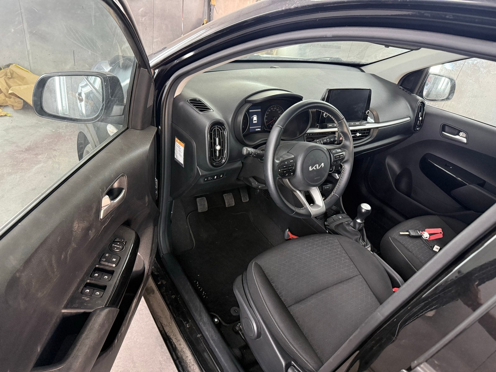 Foto 8 van Kia Picanto 1.0 DPi AMT 67pk 4-zits 2022 Zwart