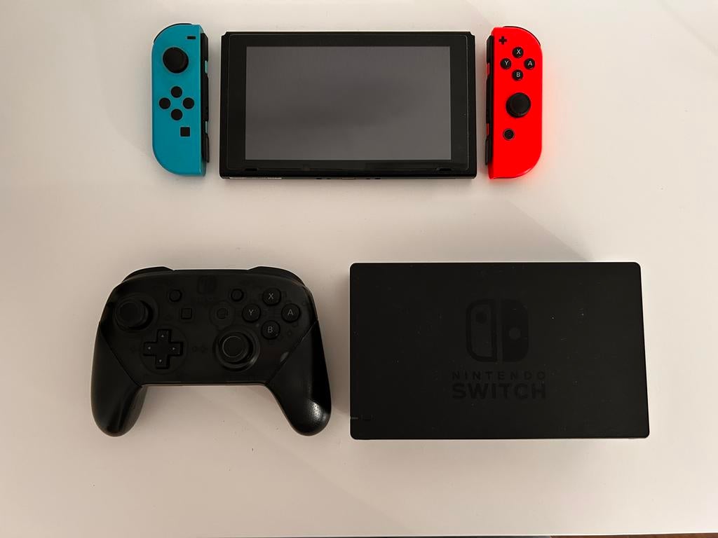 Nintendo Switch met Pro Controller en draagtas, Ophalen of Verzenden, Zo goed als nieuw, Met 2 controllers, Switch Original