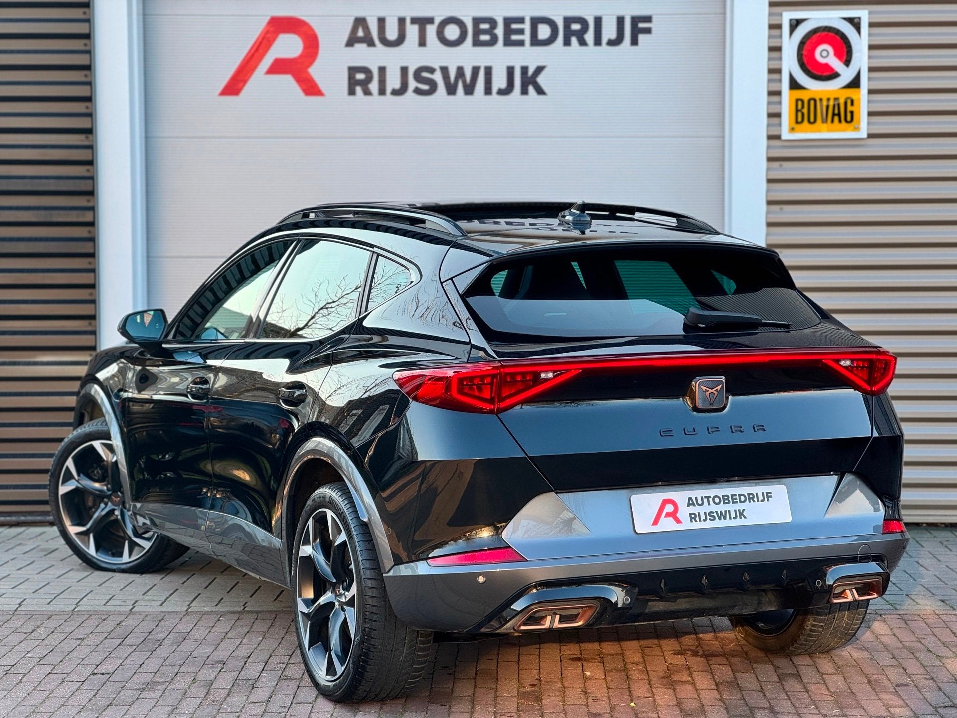 Cupra Formentor 1.4 e-Hybrid VZ Performance Schaal/Pano/Matr, Gebruikt, Euro 6, 4 cilinders, Zwart