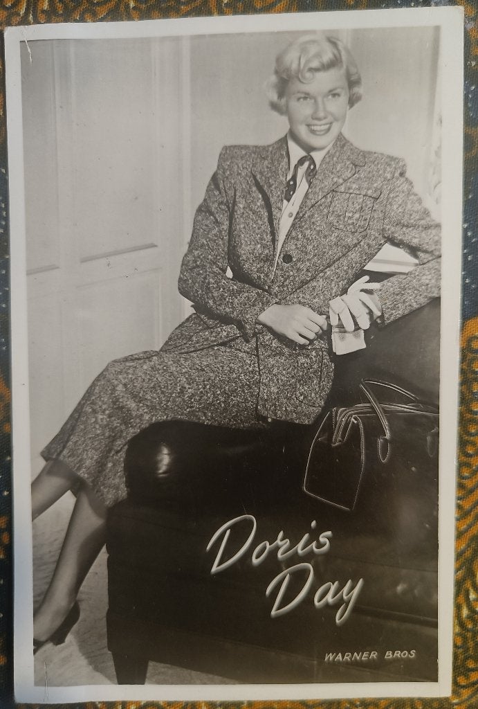 DORIS DAY ANSICHTKAART 1 KAART FOTO VINTAGE retro, Verzenden, 1940 tot 1960, Ongelopen, Sterren en Beroemdheden
