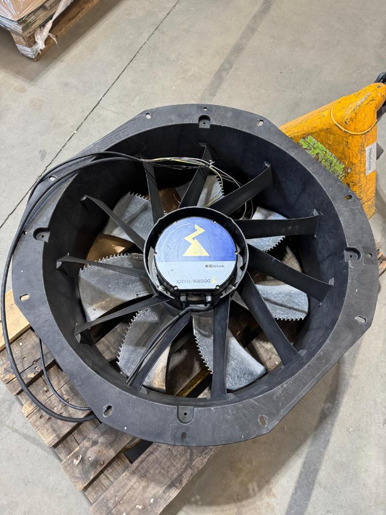 Nieuwstaat! Ziehl-abegg axiale ventilator - Ø710 mm, 3 fasen, Ophalen, Zo goed als nieuw, Ventilator