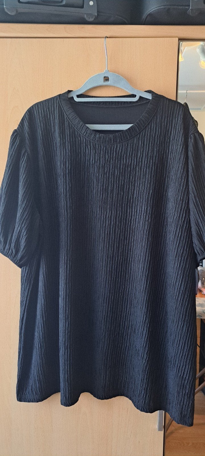 Zwart gerimpeld T-shirt met korte mouwen en shorts, Zwart, Maat 46/48 (XL) of groter, Nieuw, Ophalen of Verzenden