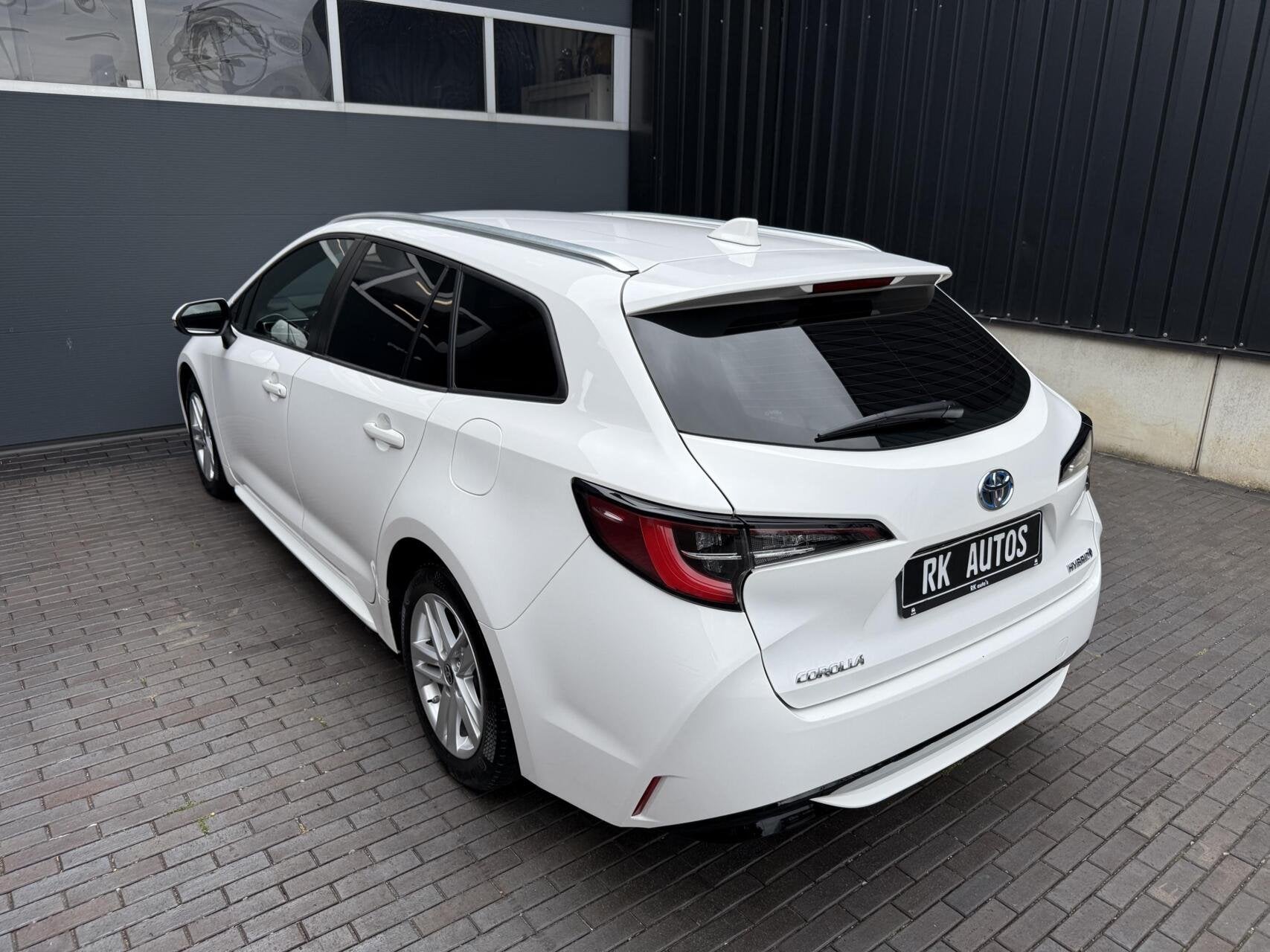 Foto 14 van Toyota Corolla Touring Sports 2.0 Hybrid Business / 184PK