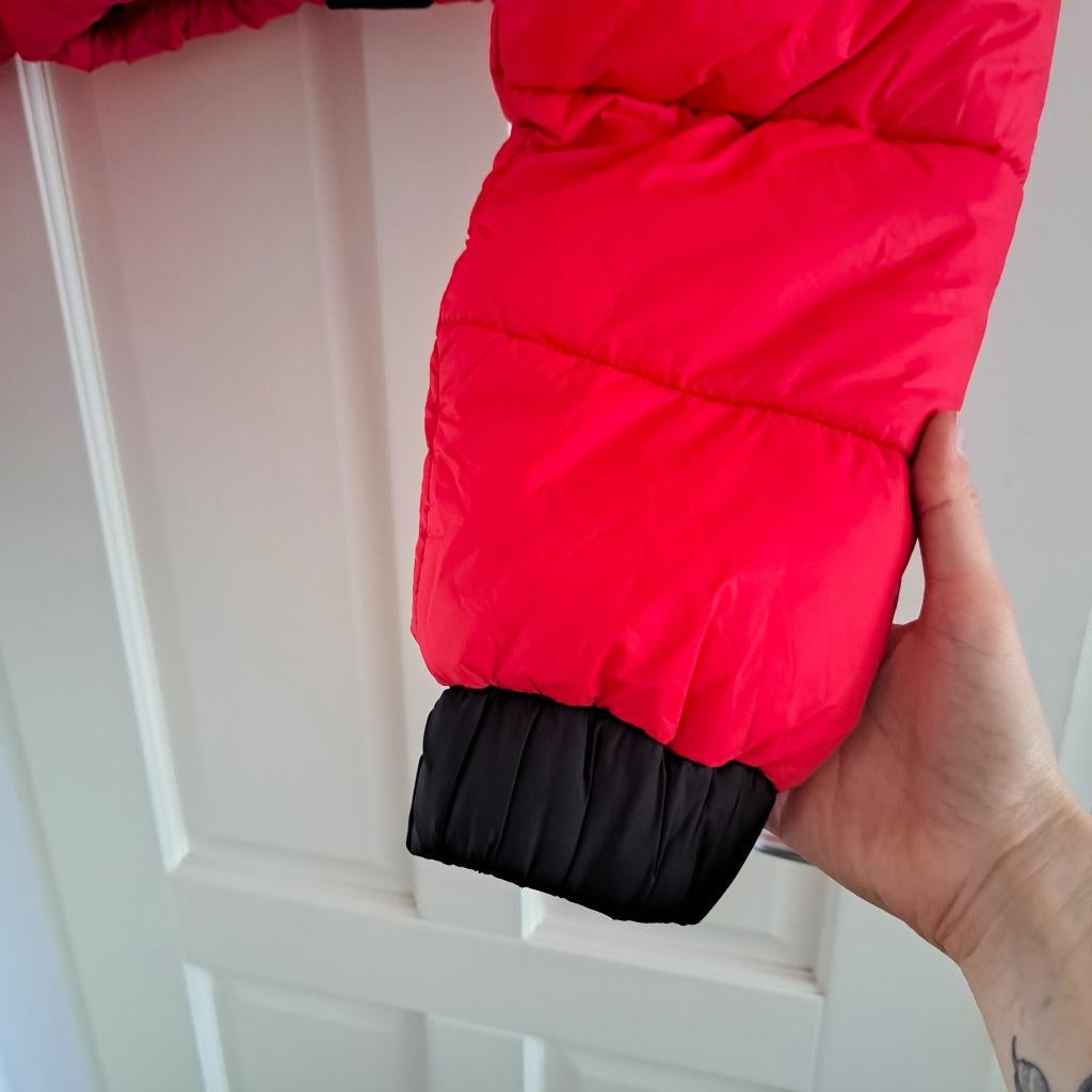 Moschino x H&M cropped puffer jacket knal rood M nr 49831, Maat 38/40 (M), ., Zo goed als nieuw, Moschino