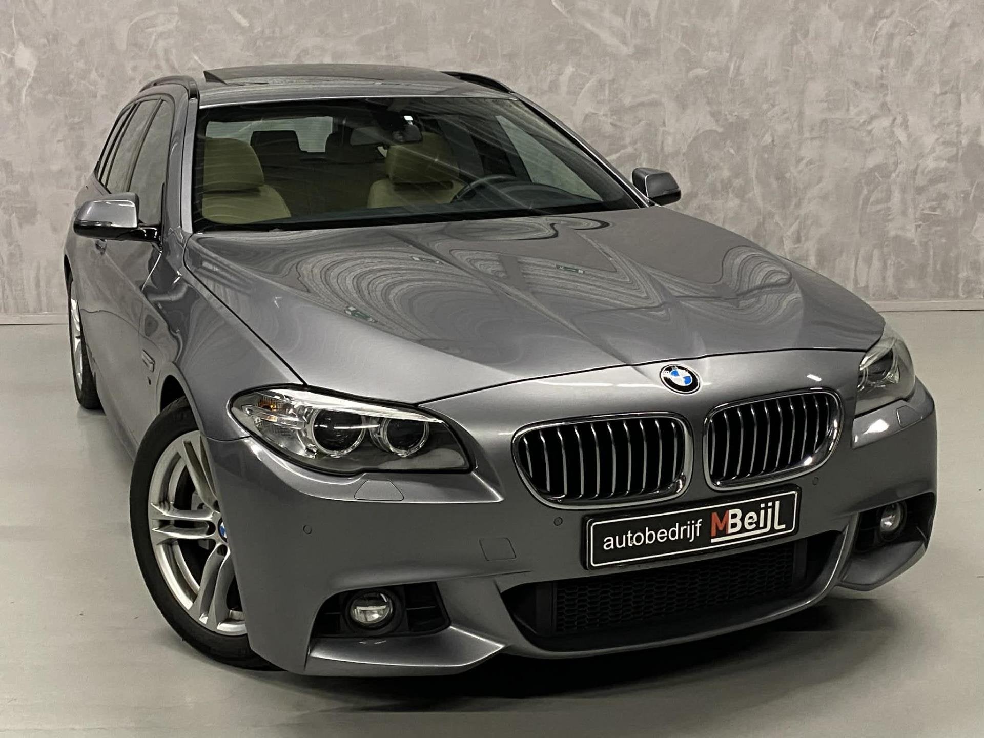 BMW 5-serie Touring 520i High Executive /M-Pakket /Pano /Rol, Automaat, Achterwielaandrijving, Gebruikt, 4 cilinders