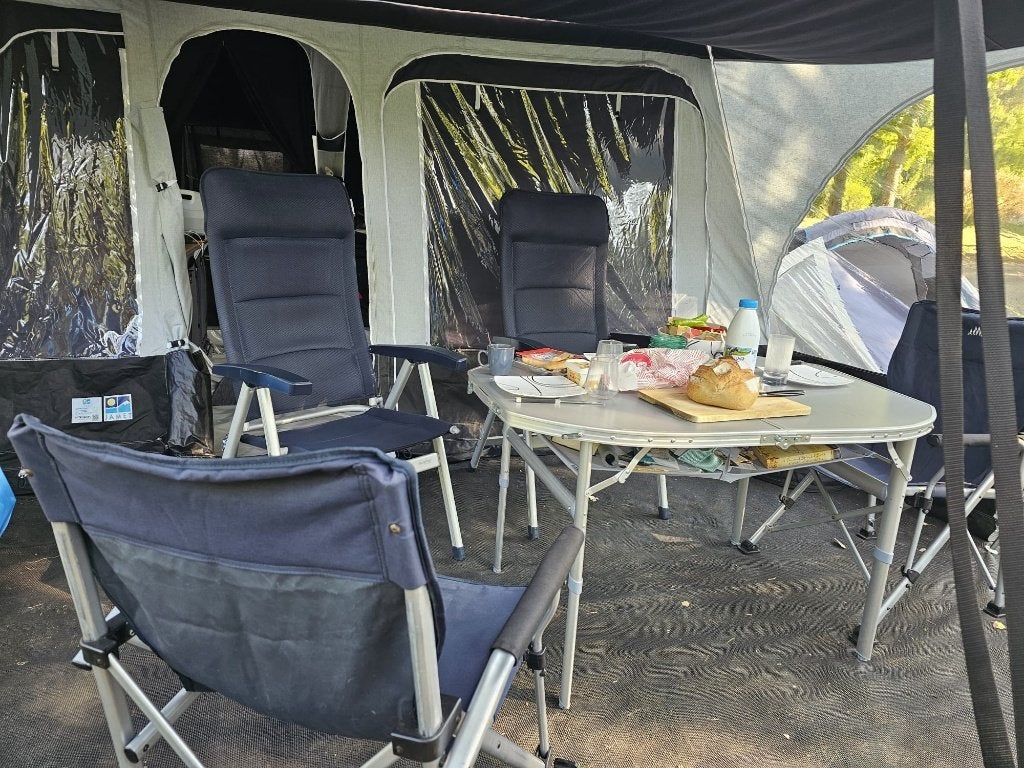 Camping set tafel 2 verstelbare stoelen en twee klapstoelen, Ophalen, Zo goed als nieuw, Campingstoel