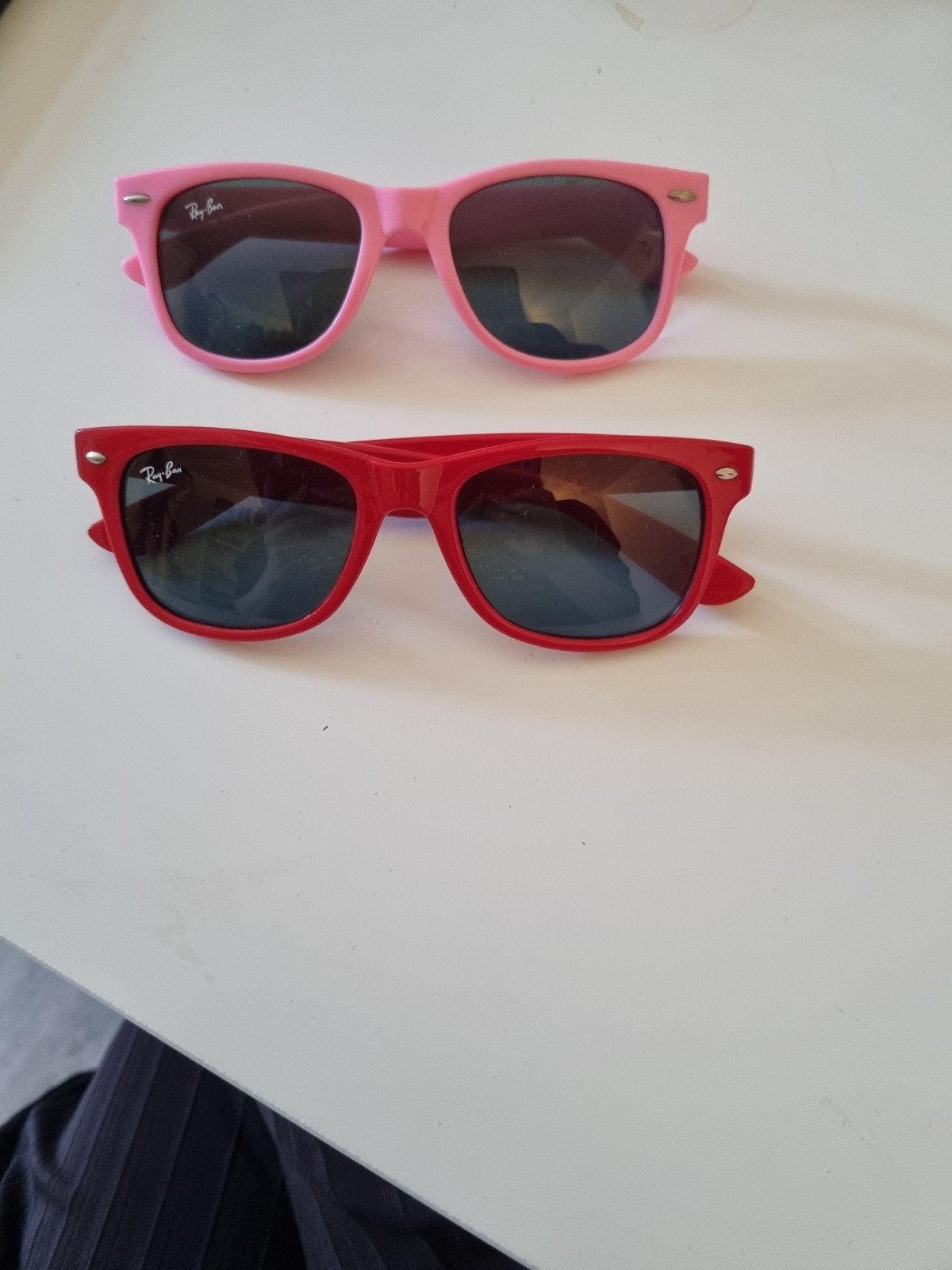 Twee Ray-Ban zonnebrillen voor kinderen (roze en rood), Ophalen
