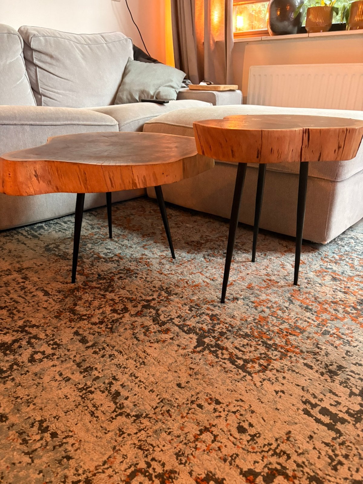 2 massieve houten bijzettafels, Huis en Inrichting, Tafels | Bijzettafels, Minder dan 55 cm, Gebruikt, Rond, Hout