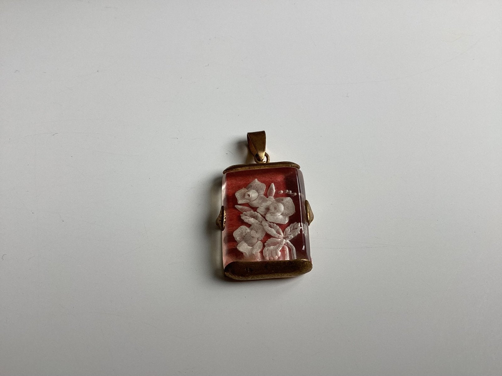 LUCITE HANGER 2.7 x 2 cm handwerk. €12,50, Ophalen, Zo goed als nieuw, Zilver, Overige materialen