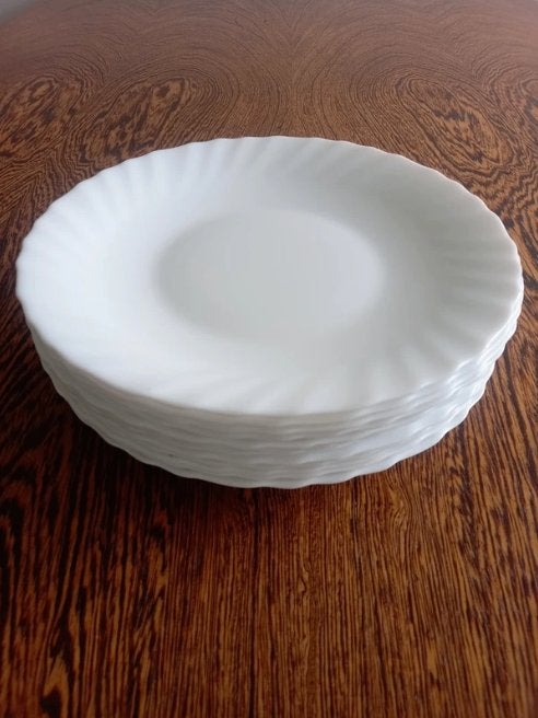 12 vintage witte melkglas borden diameter 24 cm, Ophalen of Verzenden, Bord(en), Overige stijlen, Glas