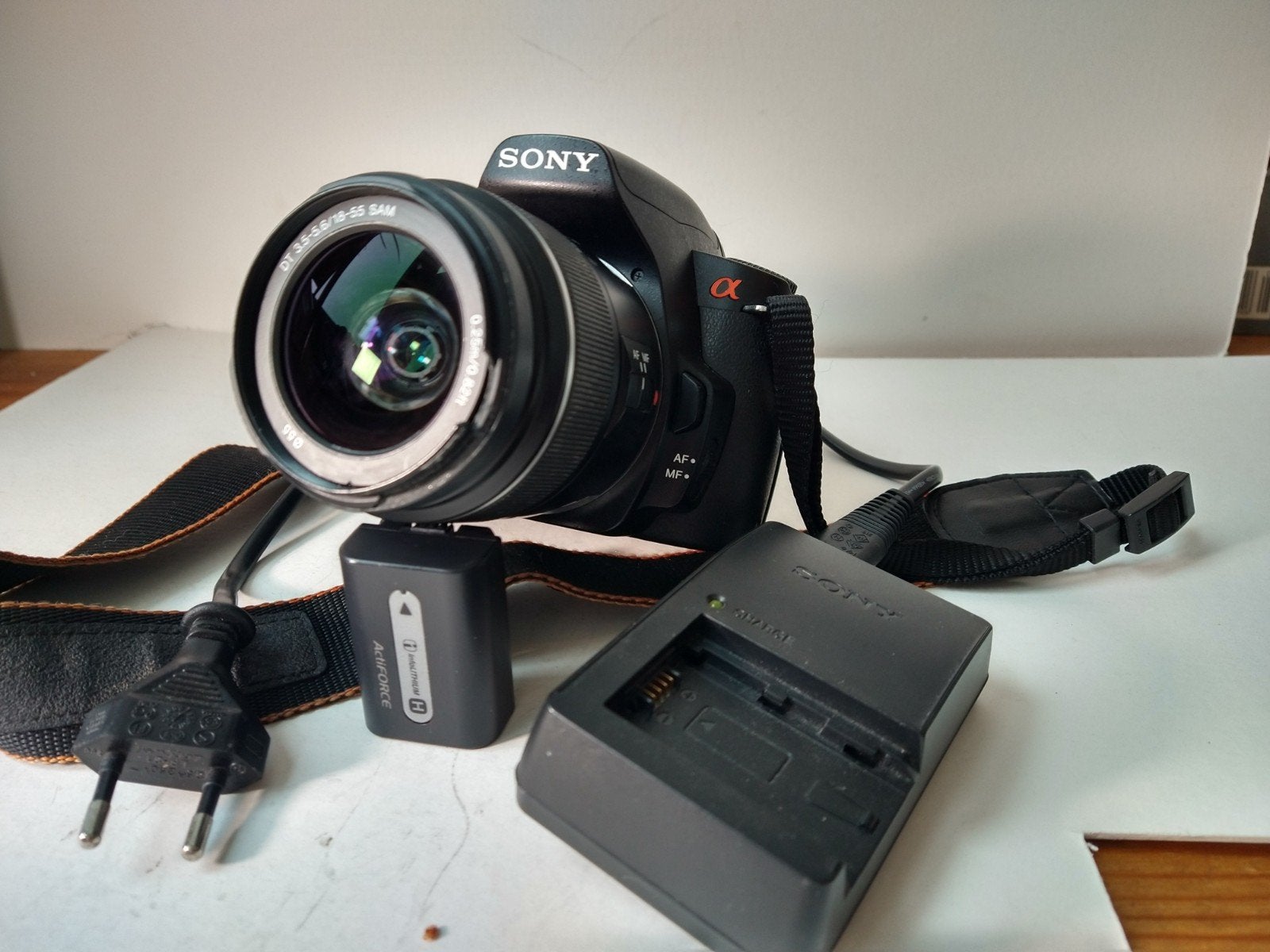 Sony Alpha 290 Spiegelreflexcamera met lens en accus, Audio, Tv en Foto, 14 megapixels, Gebruikt, Spiegelreflex, Accu