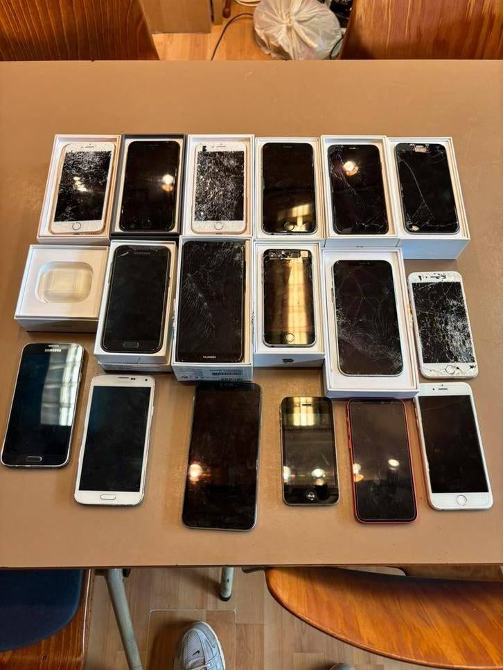 13 x iphone en 4x android telefoon en apple airpods, Telecommunicatie, Mobiele telefoons | Apple iPhone, Gebruikt, 128 GB, Zwart