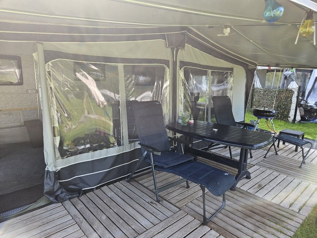 Foto 16 van Dethleffs caravan Lifestyle (Queensizebed, mover, tenten)