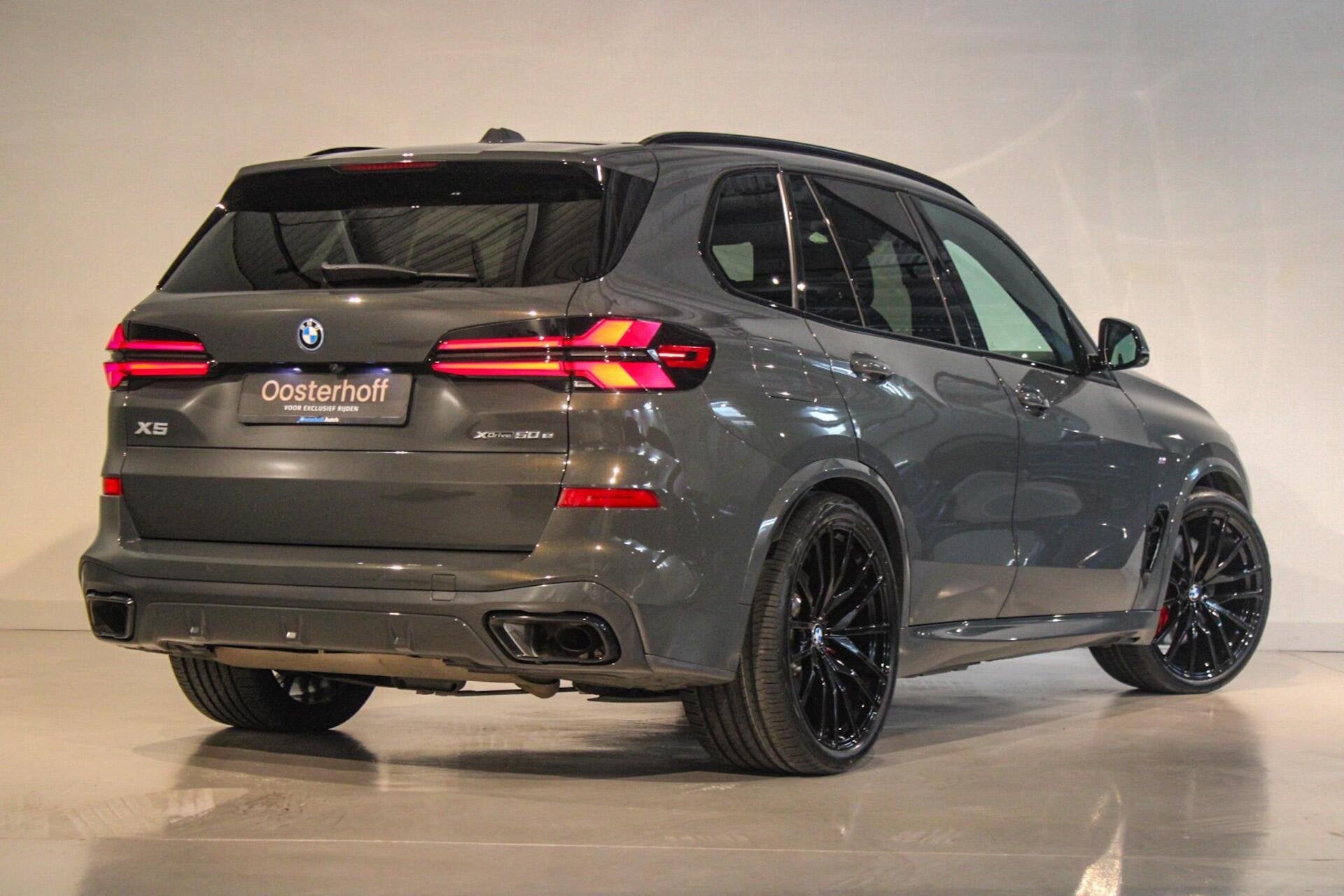 BMW X5 xDrive50e M-sport Pro PANO | DRAVIT | CARBON, Auto's, Automaat, Gebruikt, 2395 kg, Leder