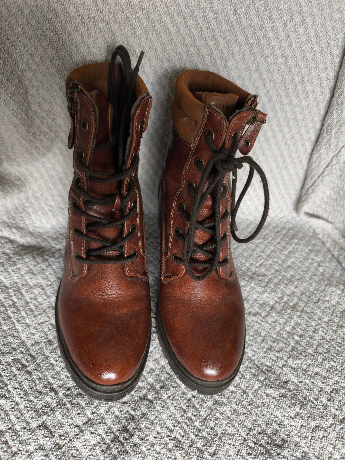 Mustang maat 40 cognac kleur hoge hak igst, Bruin, Ophalen of Verzenden, Zo goed als nieuw, Schoenen met hoge hakken
