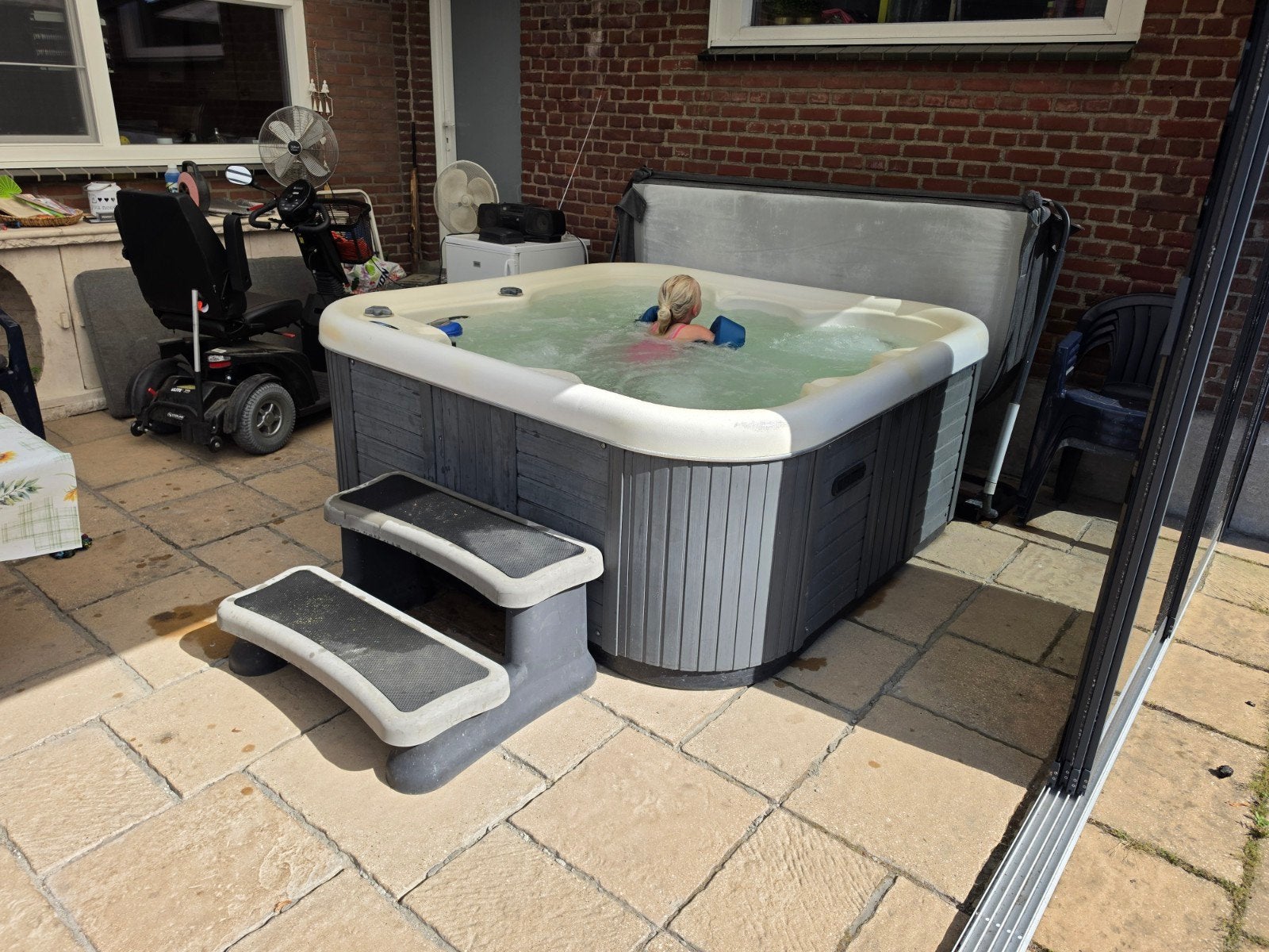 Jacuzzi Balboa 4-6 persoons opknapper € 1000, Ophalen