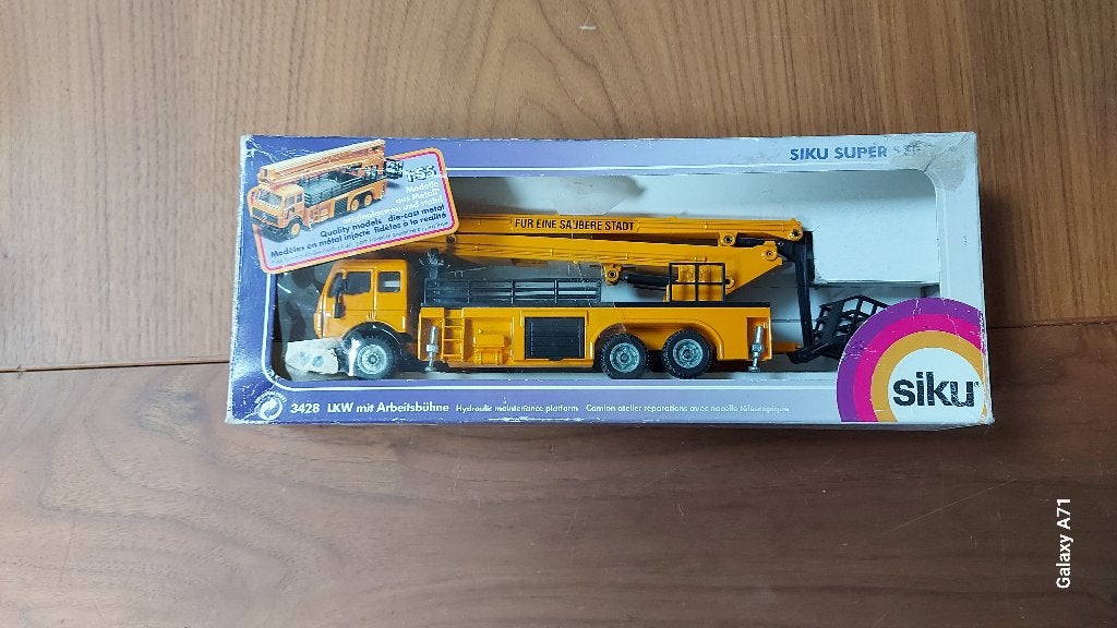 Siku 3428 Mercedes onderhoudswagen, Hobby en Vrije tijd, Modelauto's | 1:50, Ophalen of Verzenden, Zo goed als nieuw, Bus of Vrachtwagen