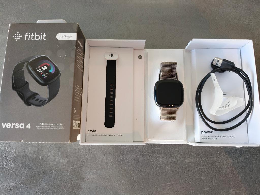 Fitbit Versa 4 met garantie!, Zwart, Ophalen of Verzenden, Zo goed als nieuw, Fitbit