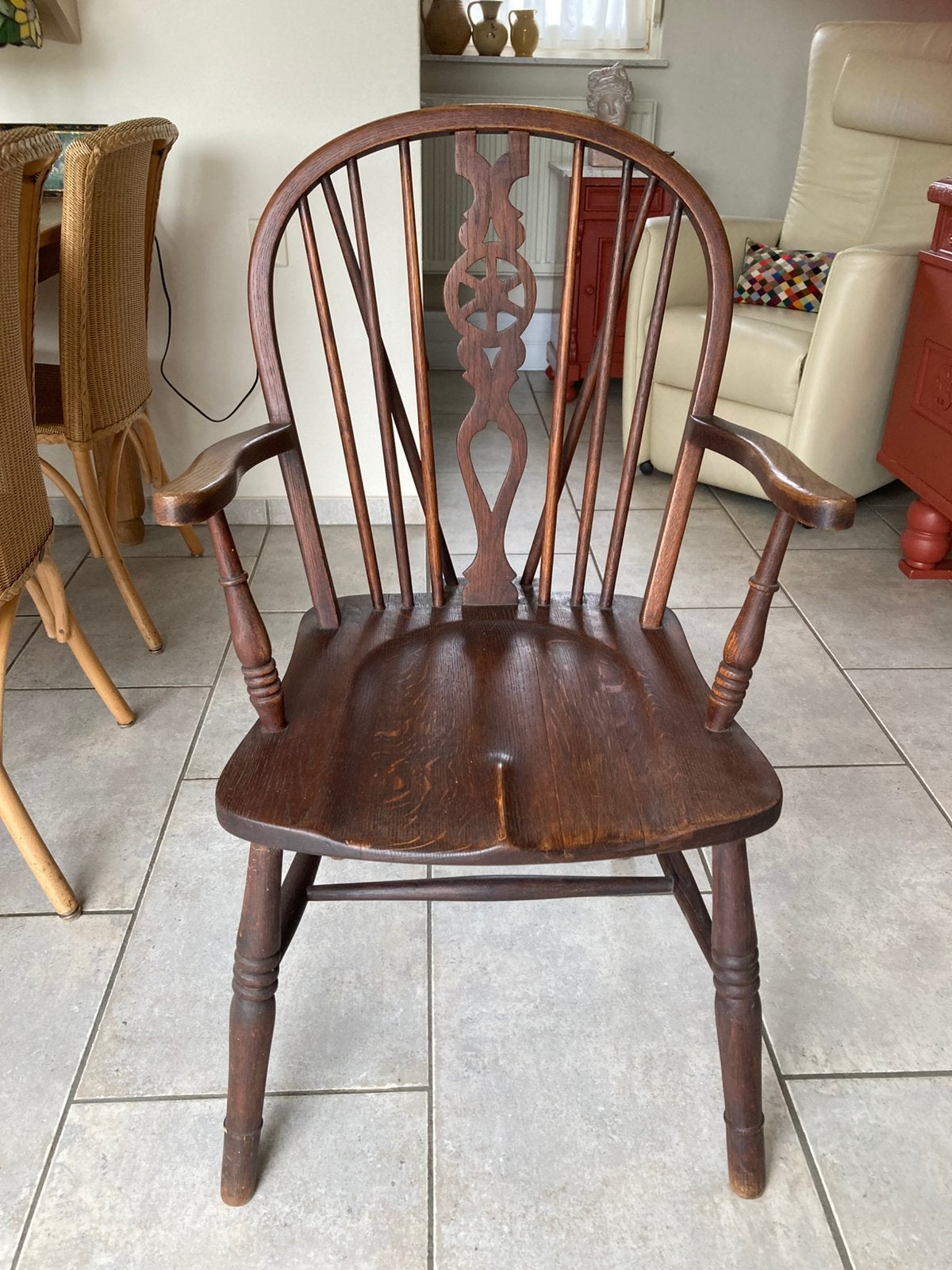 Windsor armstoel hoog model., Ophalen of Verzenden, Zo goed als nieuw, Bruin, Eén
