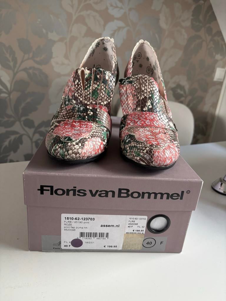 Pumps van Floris van Bommel, Kleding | Dames, Schoenen, Ophalen of Verzenden, Zo goed als nieuw, Overige kleuren, Pumps