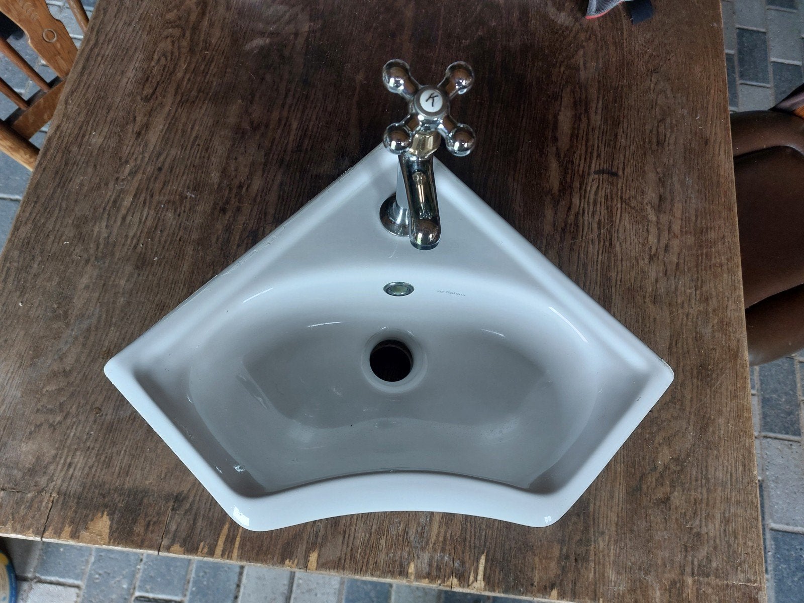 Antiek hoekfonteintje met koudwaterkraan, Ophalen of Verzenden