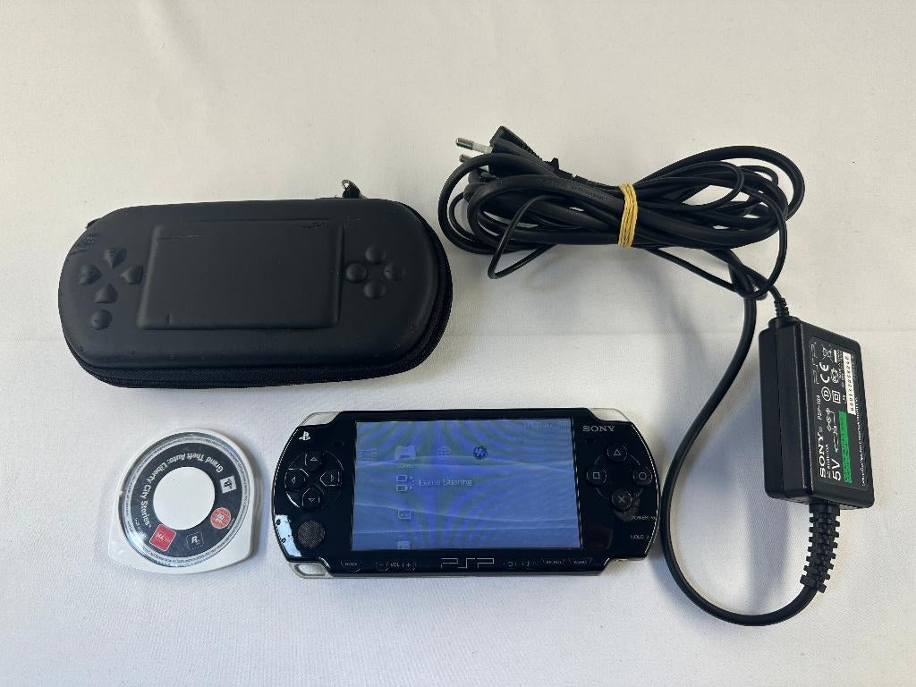 Playstation Portable 2004 + GTA Liberty City & oplader - PSP, Spelcomputers en Games, Spelcomputers | Sony PSP, Gebruikt, PSP