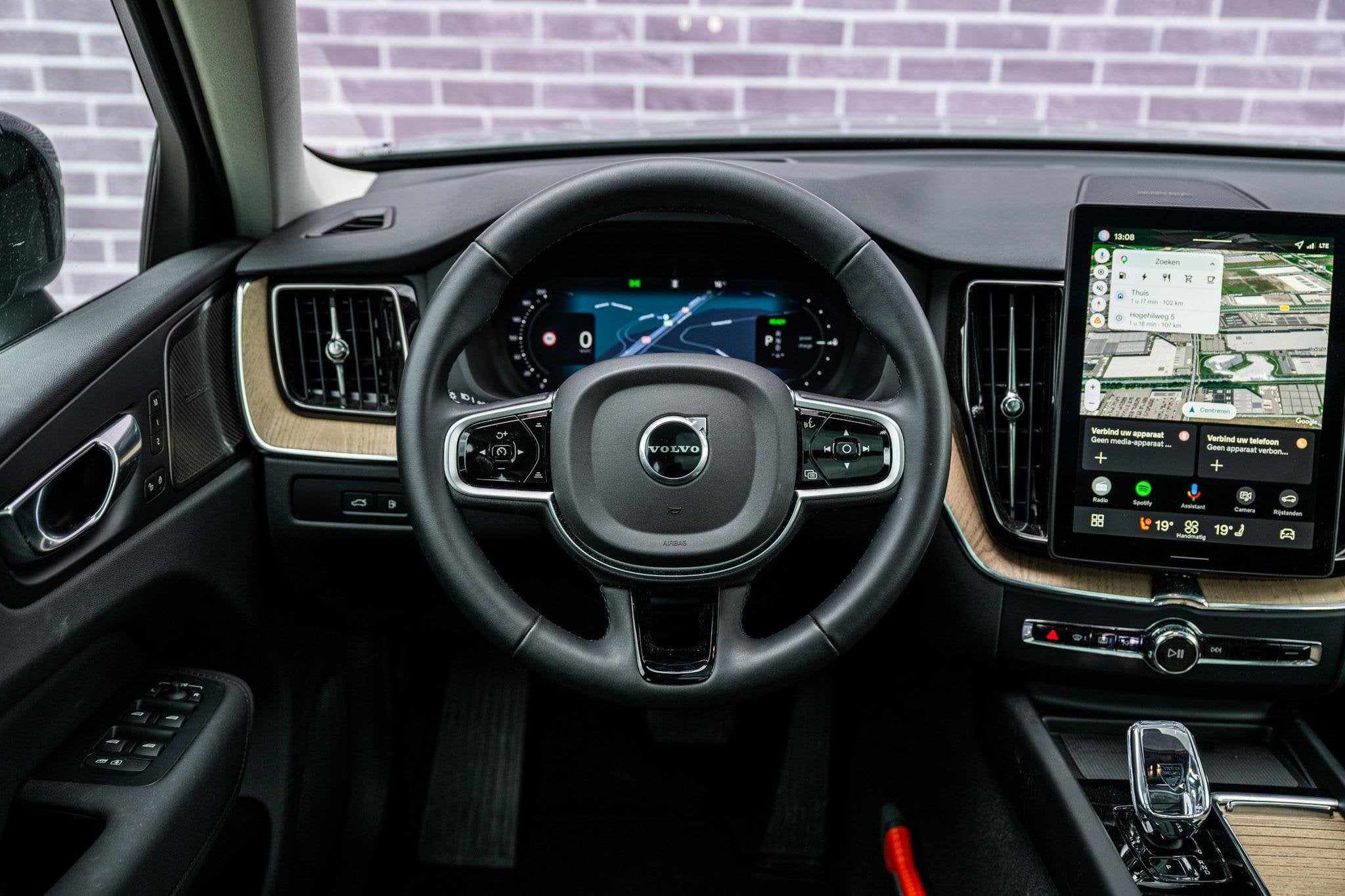 Volvo XC60 2.0 T6 Plug-in hybrid AWD Plus Dark | Facelift |, Auto's, Automaat, 12 maanden, Gebruikt, Euro 6