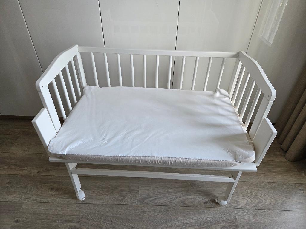 Co-sleeper / Next to Me babybedje verstelbaar met matras, Kinderen en Baby's, Babywiegjes en Ledikanten, Ophalen, Zo goed als nieuw