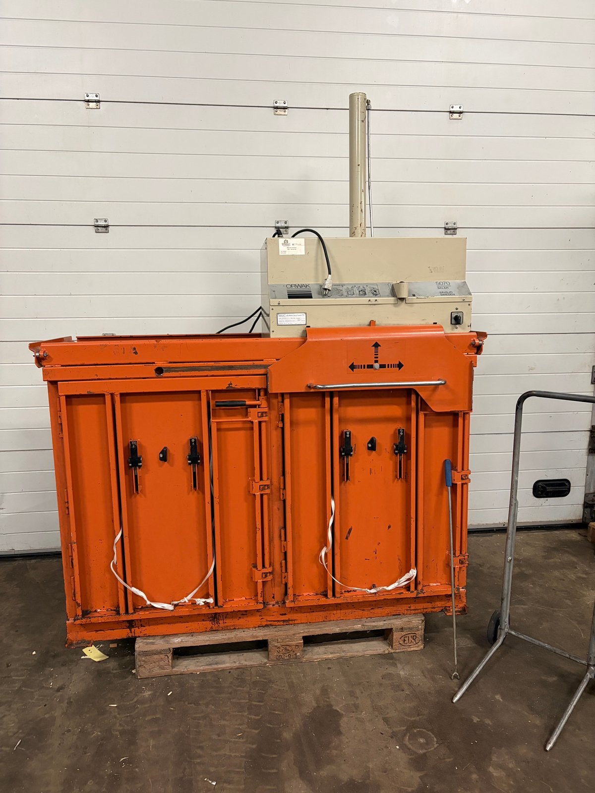 Kartonpers balenpers papierpers afvalpers foliepers recycle, Ophalen, Zo goed als nieuw, Staand