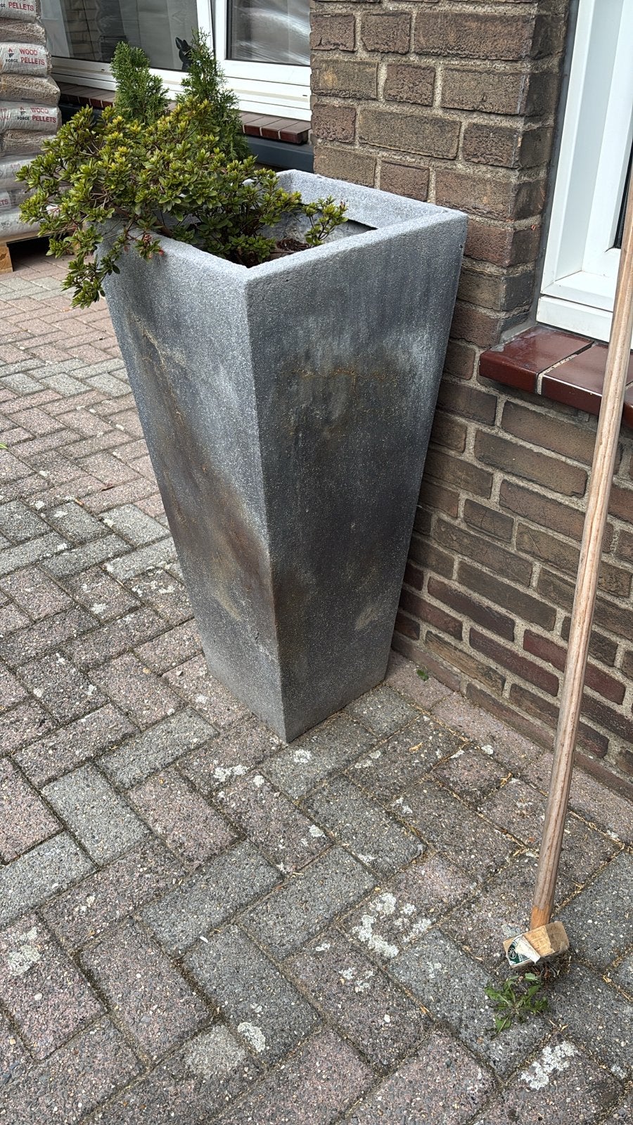 Zware hoge bloembak met scheur - gratis af te halen, Tuin en Terras, Gebruikt, Minder dan 60 cm, Ophalen of Verzenden, Overige vormen