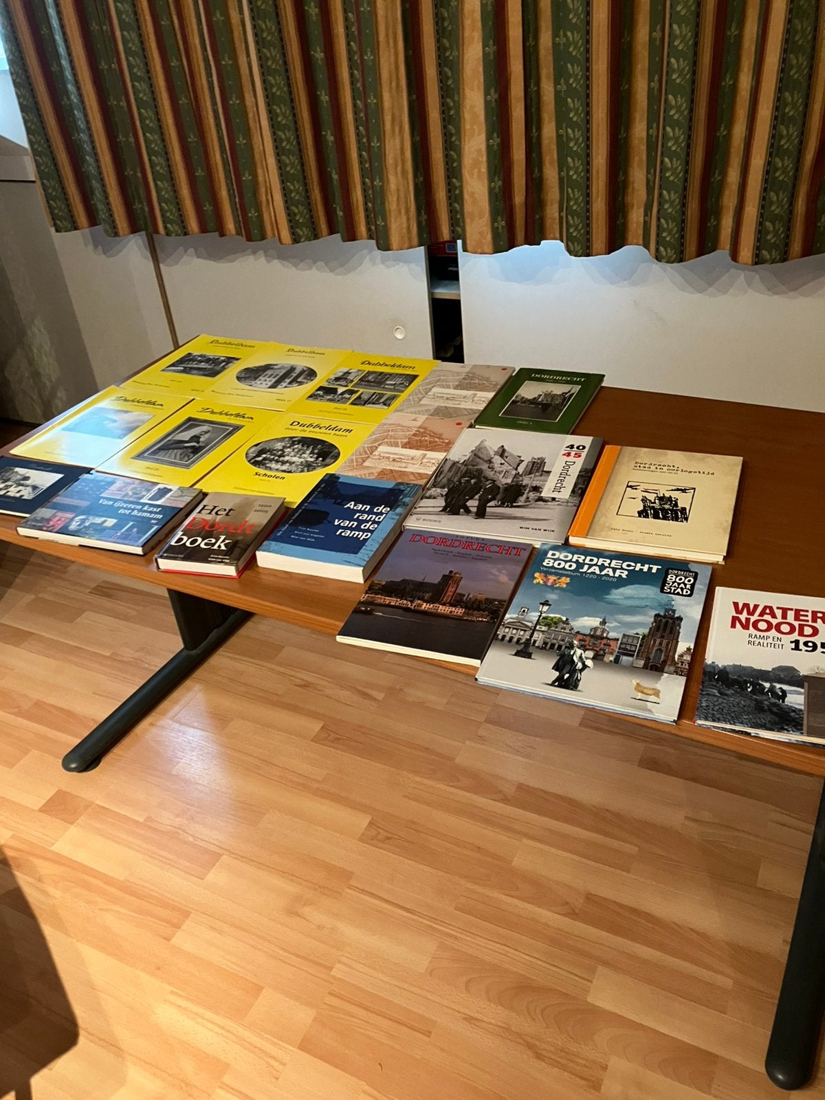 12 boeken oud Dordrecht en Dubbeldam, Ophalen of Verzenden, Zo goed als nieuw