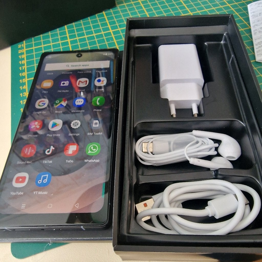 Nieuwe smartphone met accessoires in doos, Overige modellen, Nieuw, 3 tot 6 megapixel, Ophalen of Verzenden