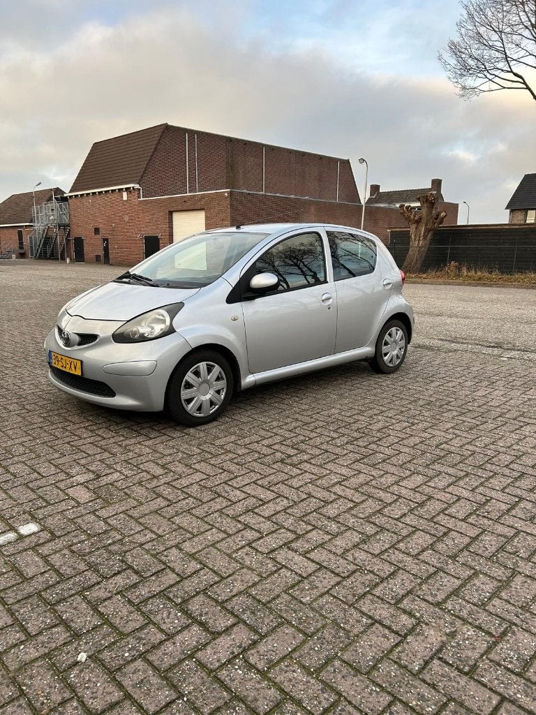 Toyota Aygo 1.4 D 5DRS + 2006 Grijs, Auto's, Voorwielaandrijving, Stof, 54 pk, 4 cilinders