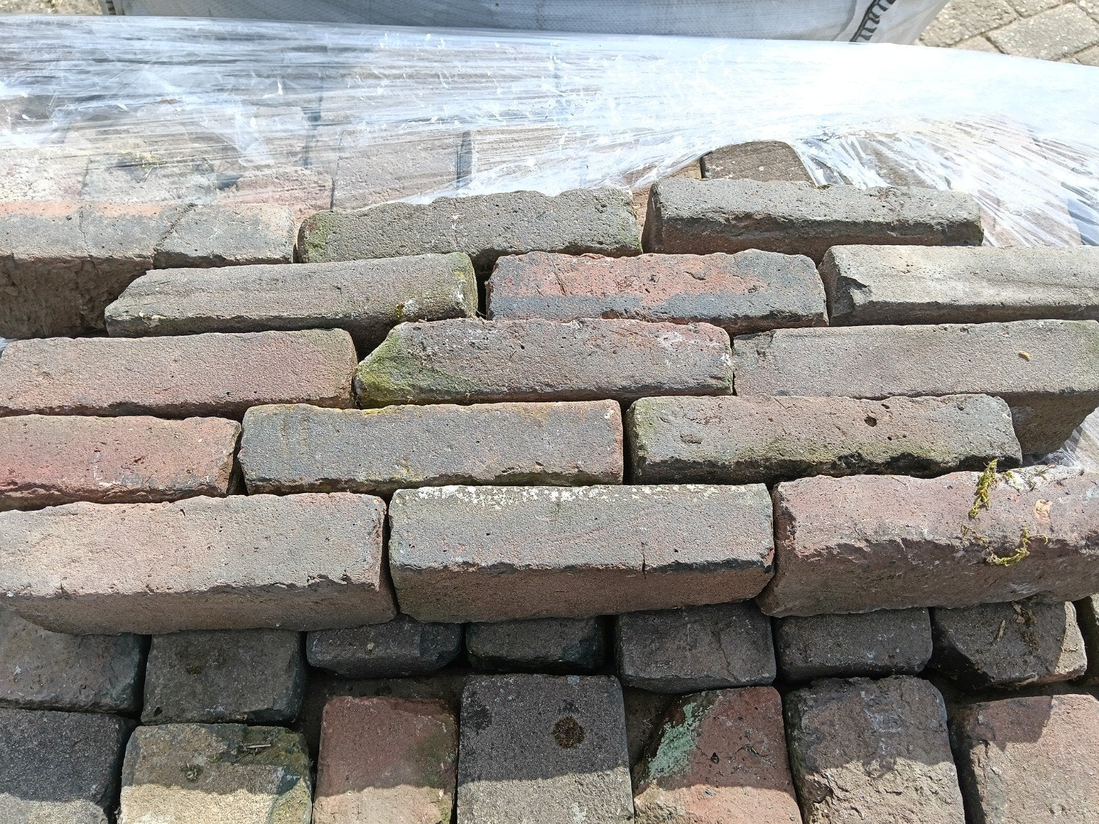 Oude gebakken rijnformaat steentjes, Tuin en Terras, Ophalen, Gebruikt, 10 m² of meer, Klinkers