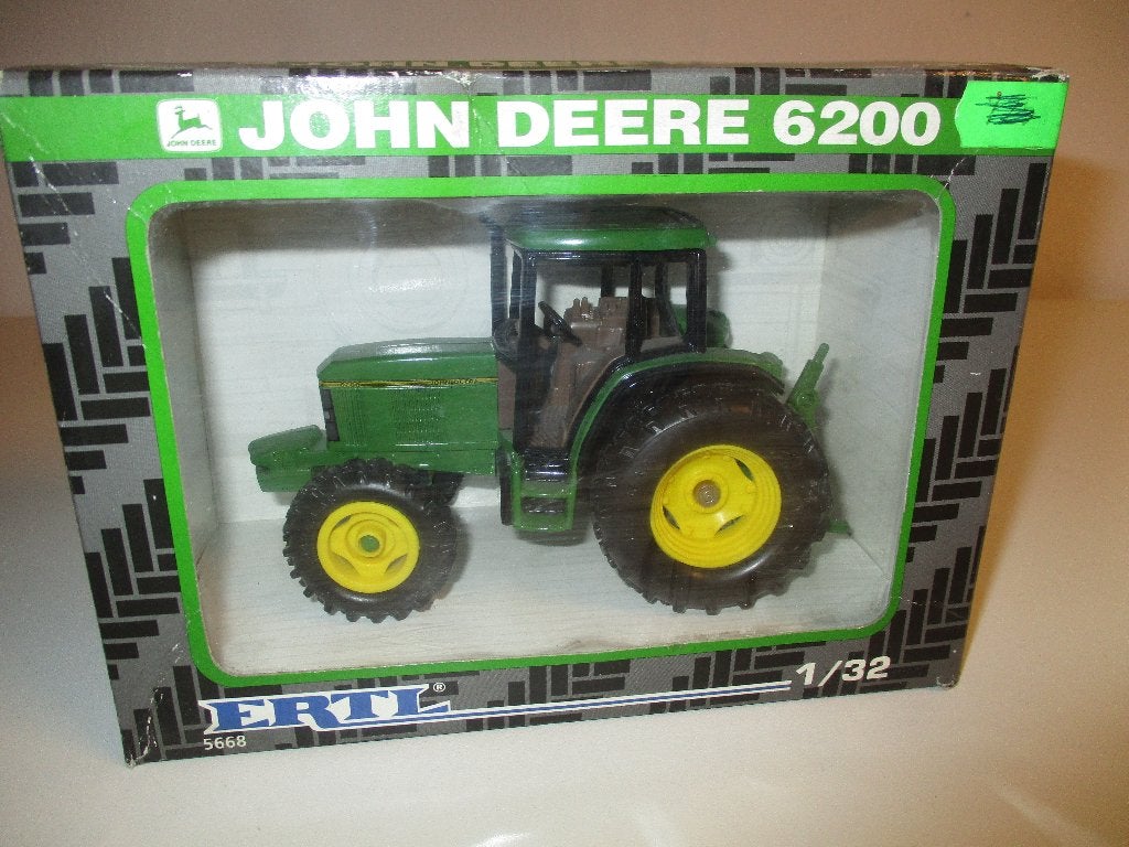 ERTL John Deere 6200, Ophalen of Verzenden, Zo goed als nieuw, Tractor of Landbouw, ERTL