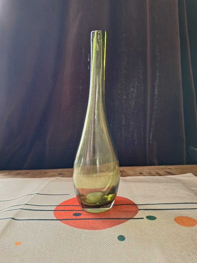 Olijfgroene vaas, Huis en Inrichting, Woonaccessoires | Vazen, 26 cm, Handgemaakt, Ophalen of Verzenden, Groen