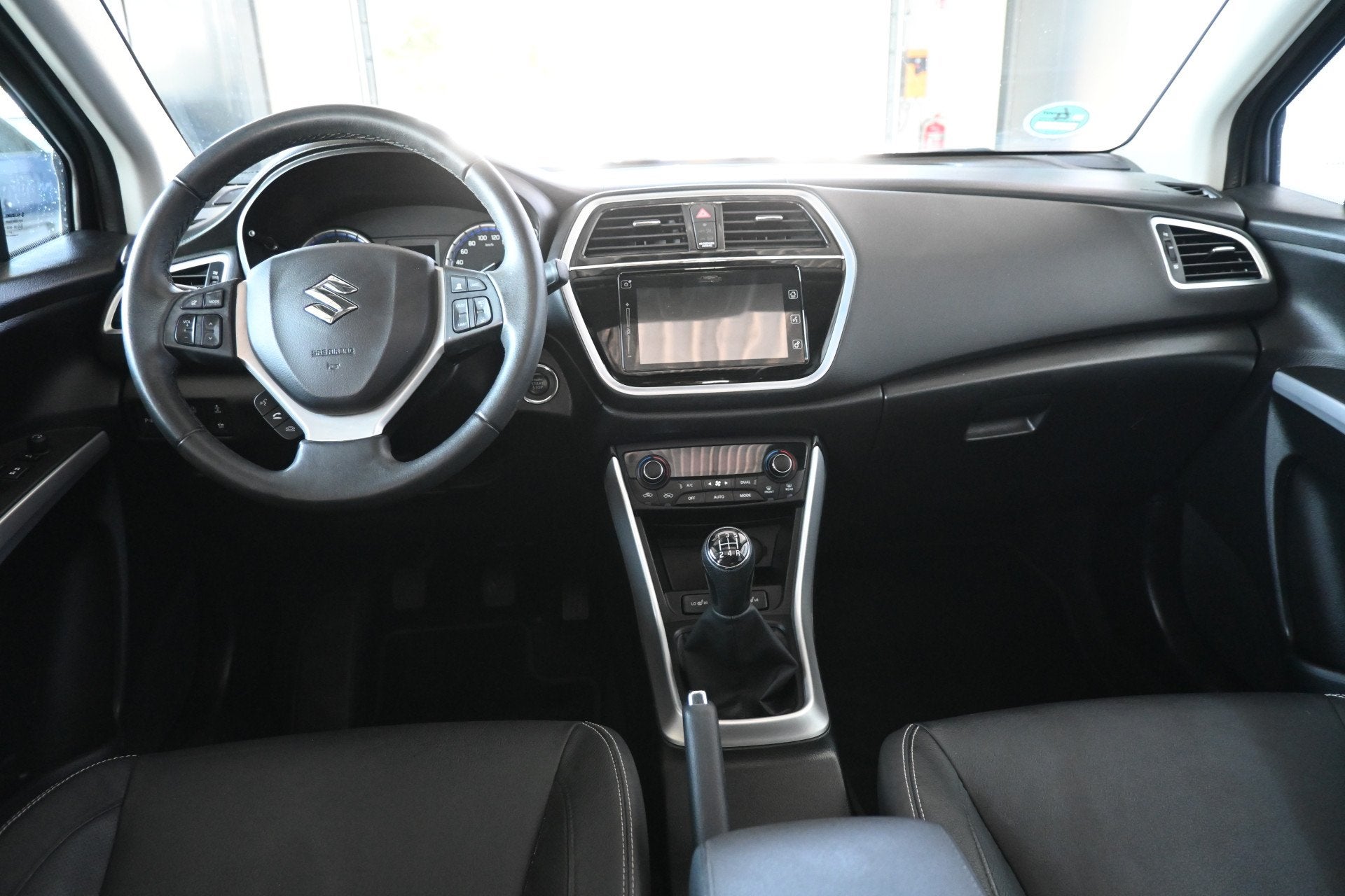Suzuki S-Cross 1.0 Boosterjet Stijl Clima Navigatie Panorama, Auto's, Stof, Gebruikt, Met garantie (alle), 400 kg