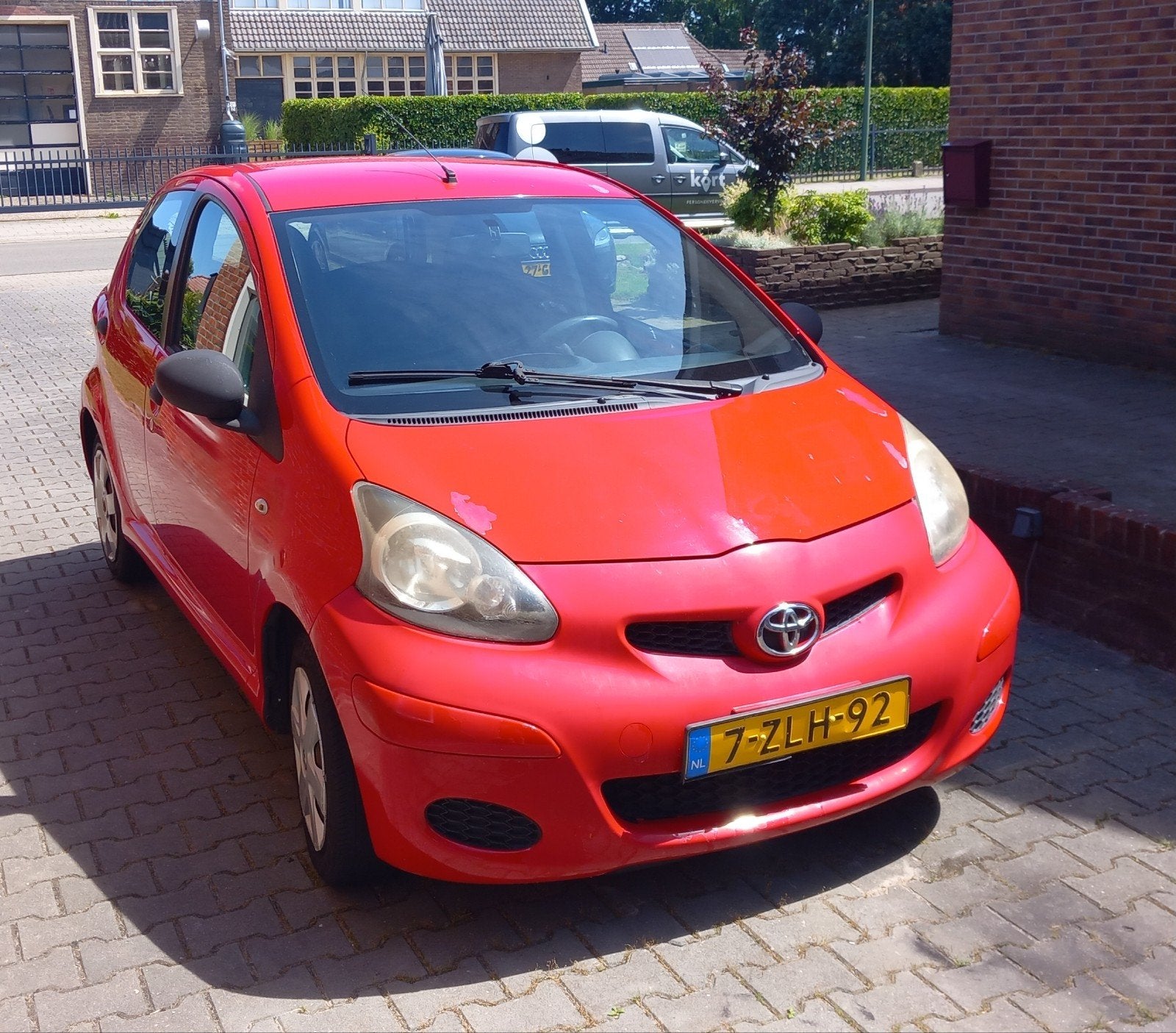 Toyota Aygo 1.0 12V Vvt-i 5DRS 2011 Rood, Auto's, Voorwielaandrijving, Euro 5, Stof, Zwart