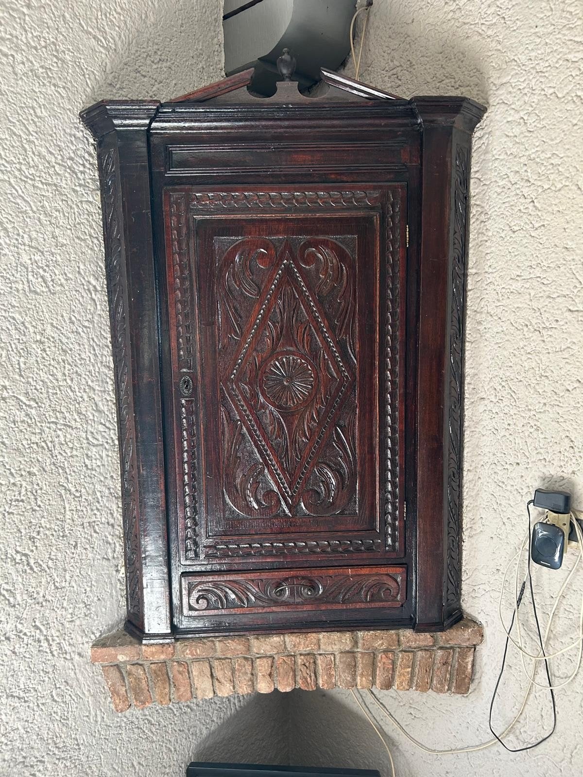 oud antiek engels hoekkastje, Ophalen