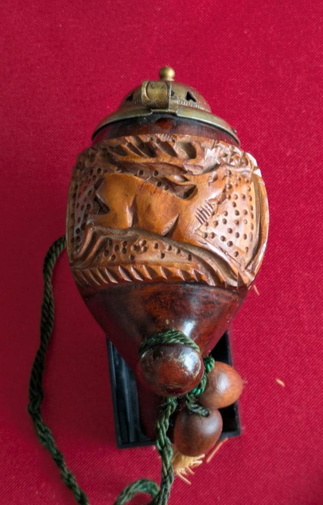 Antieke Pijpenkop met de afbeelding van een uitgesneden hert, Antiek en Kunst, Ophalen of Verzenden