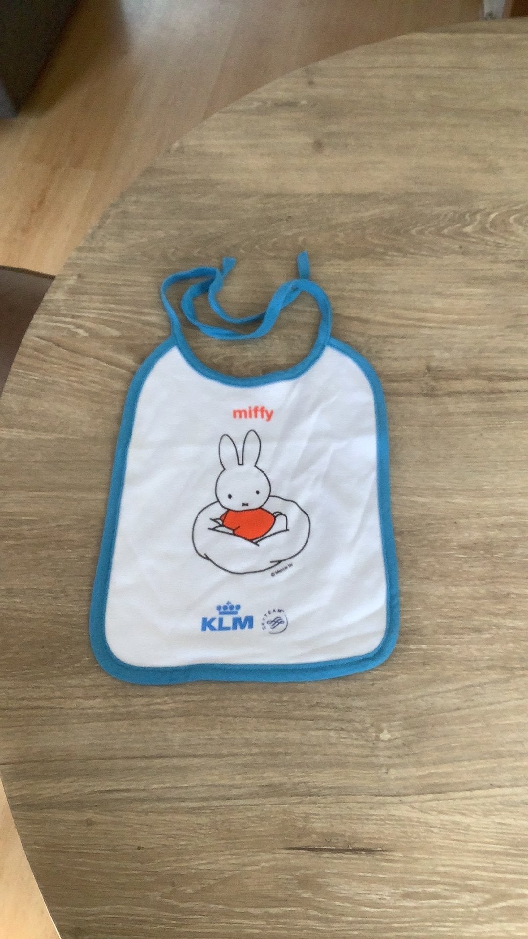 KLM Miffy slabbetje, Ophalen of Verzenden, Zo goed als nieuw, Jongetje of Meisje